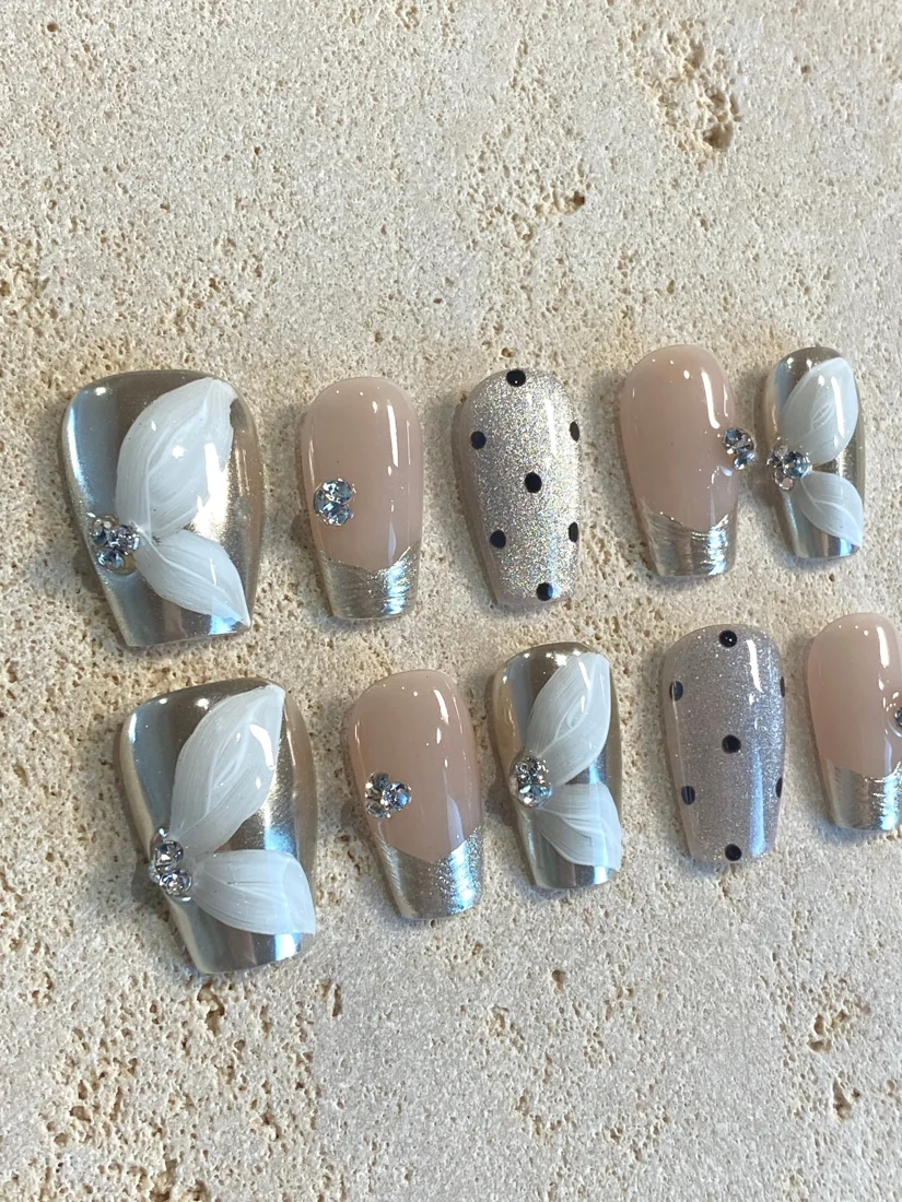 Flower polkdot Press On Nails detail 3