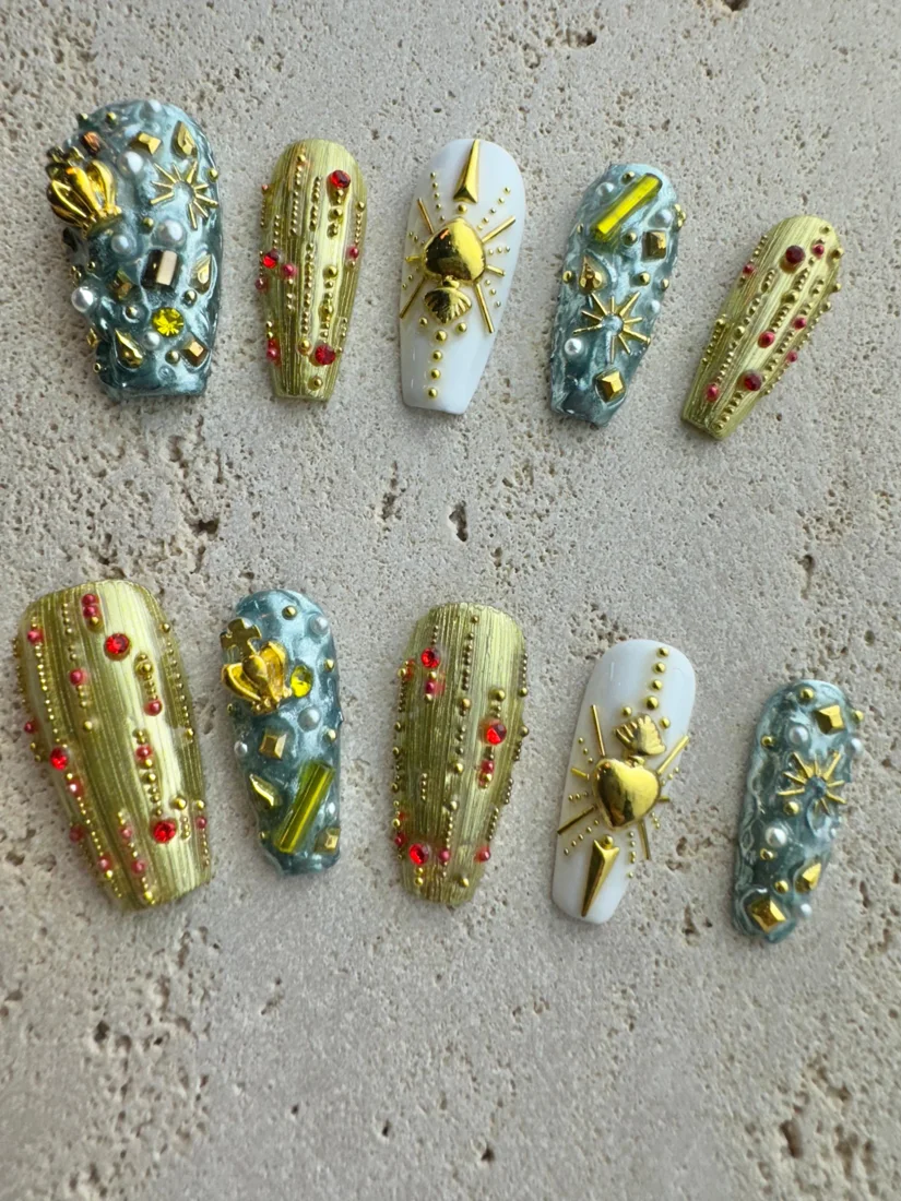 Queen Buccellati Press On Nails detail 2