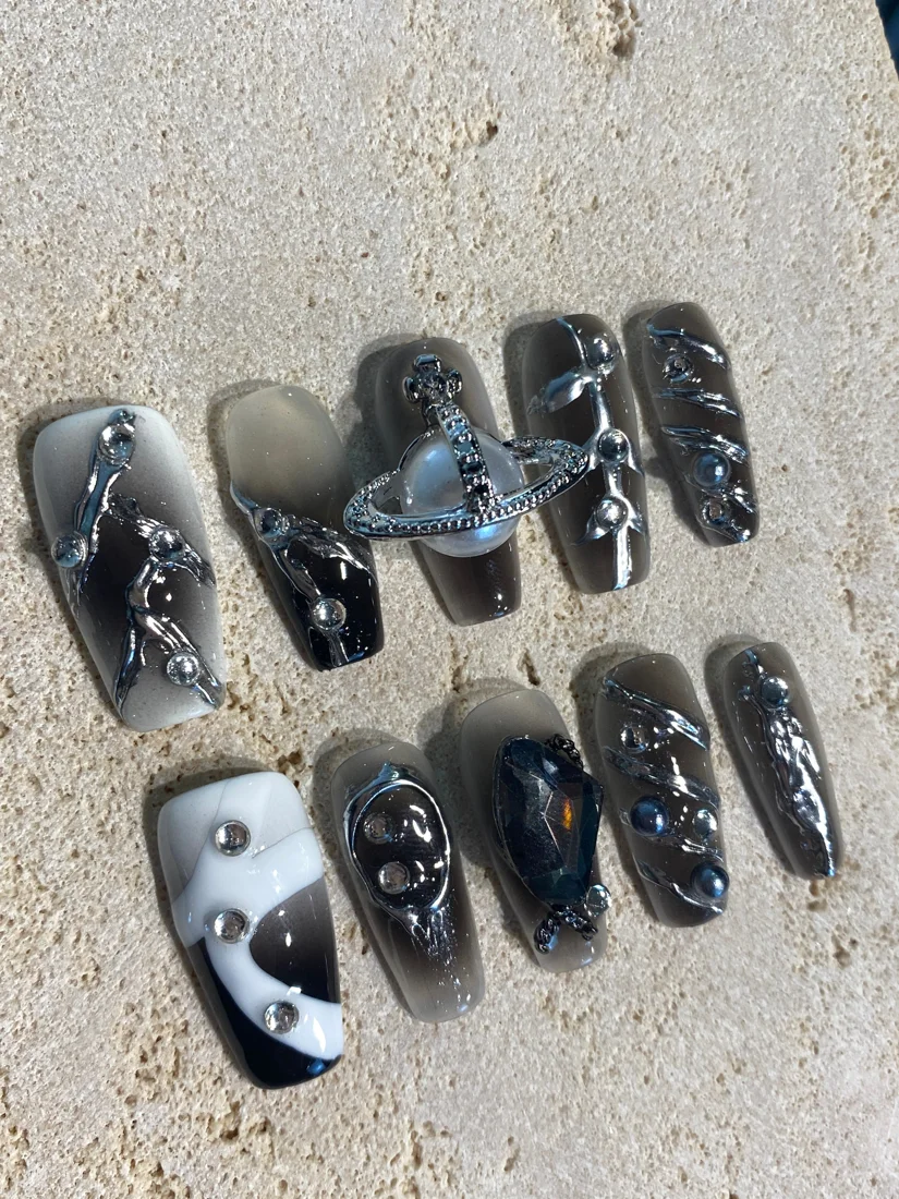 Y2k Silver Robot Press On Nails detail 3