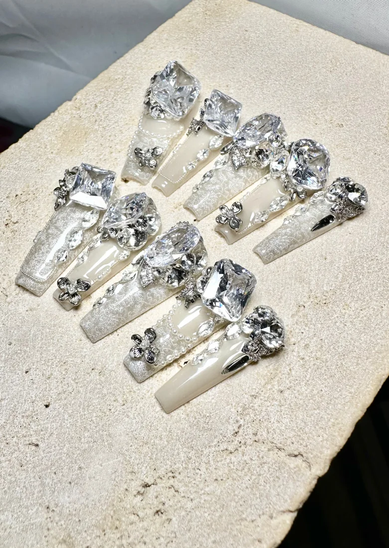 Narnia Queen Press On Nails detail 3