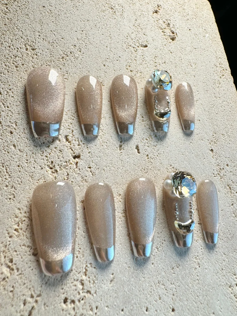 Elegant Chrome Press On Nails detail 2