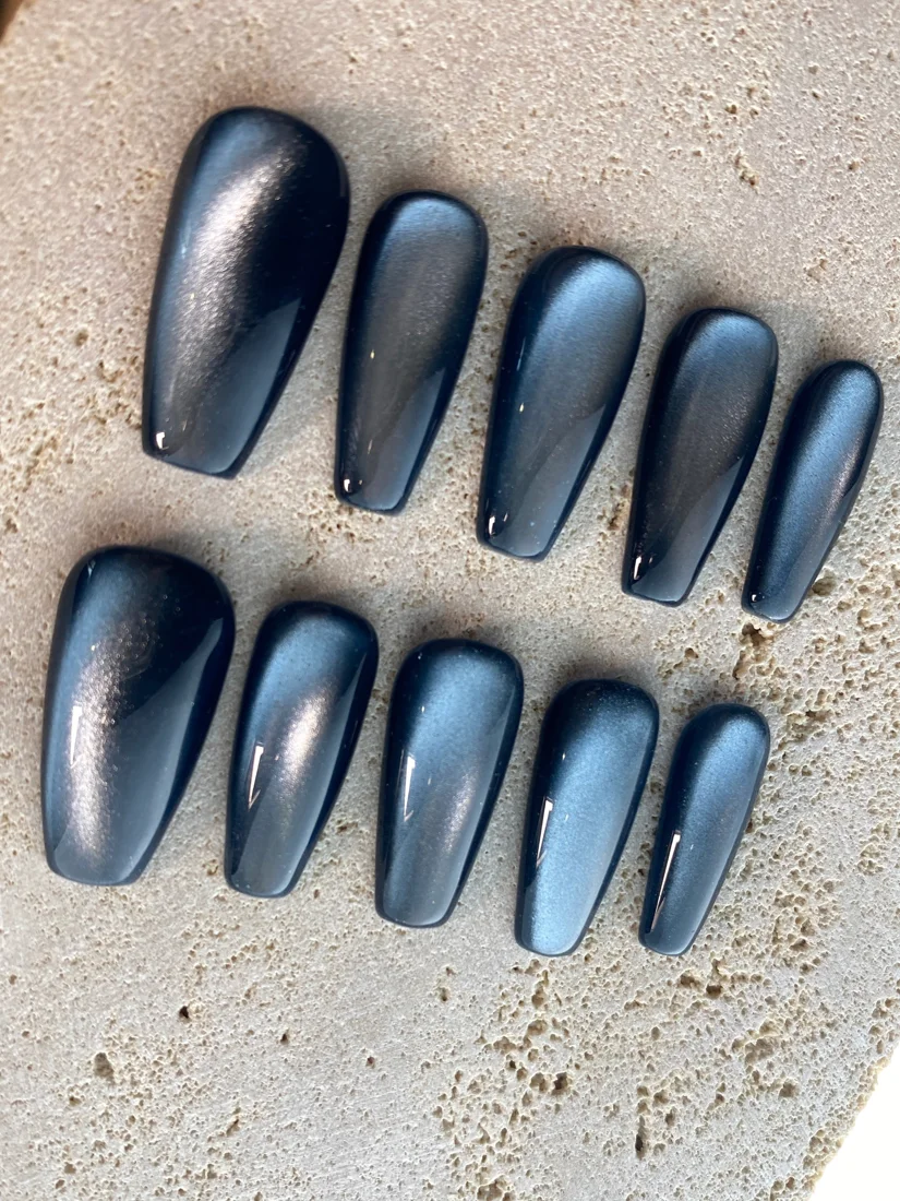 Dark Navy Cat Eye Press On Nails detail 3