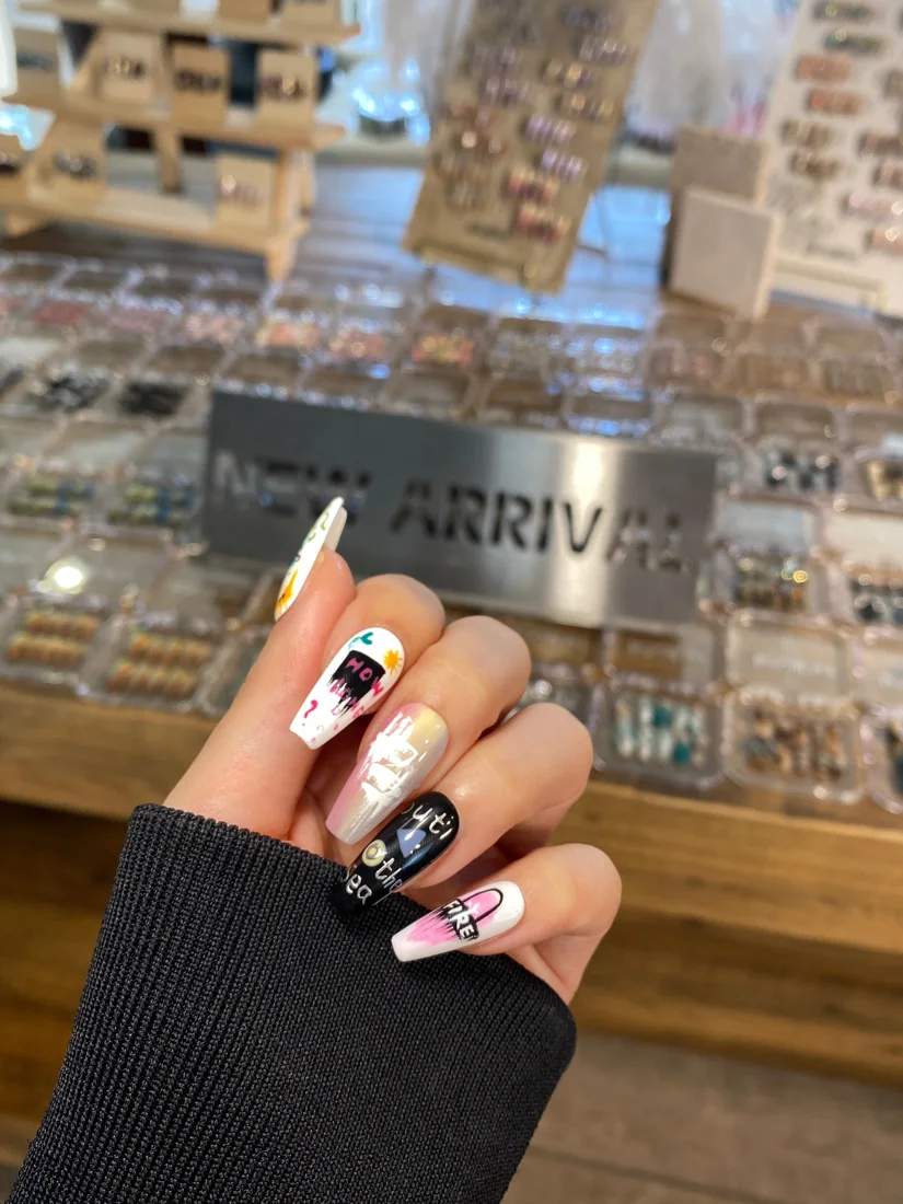 Graffiti Press On Nails-Yellow detail 2