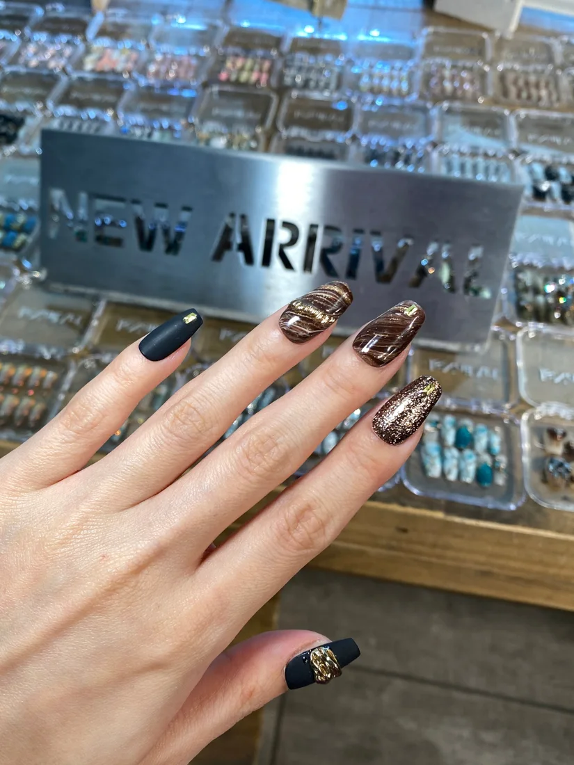 Black Symphony Press On Nails detail 2