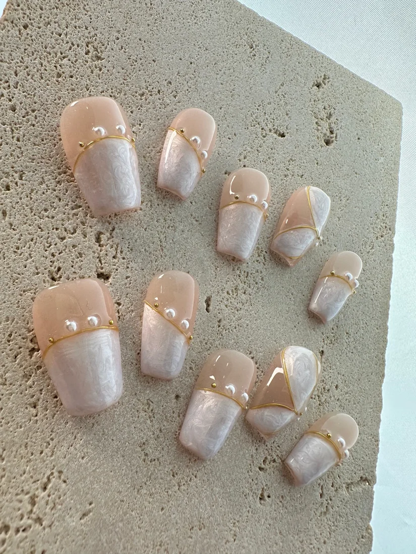 Classic Flower Press On Nails detail 2