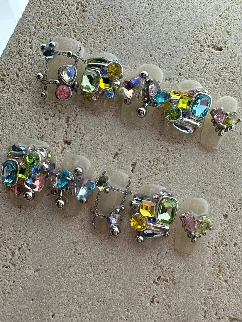 Wonderland Press On Nails detail 2