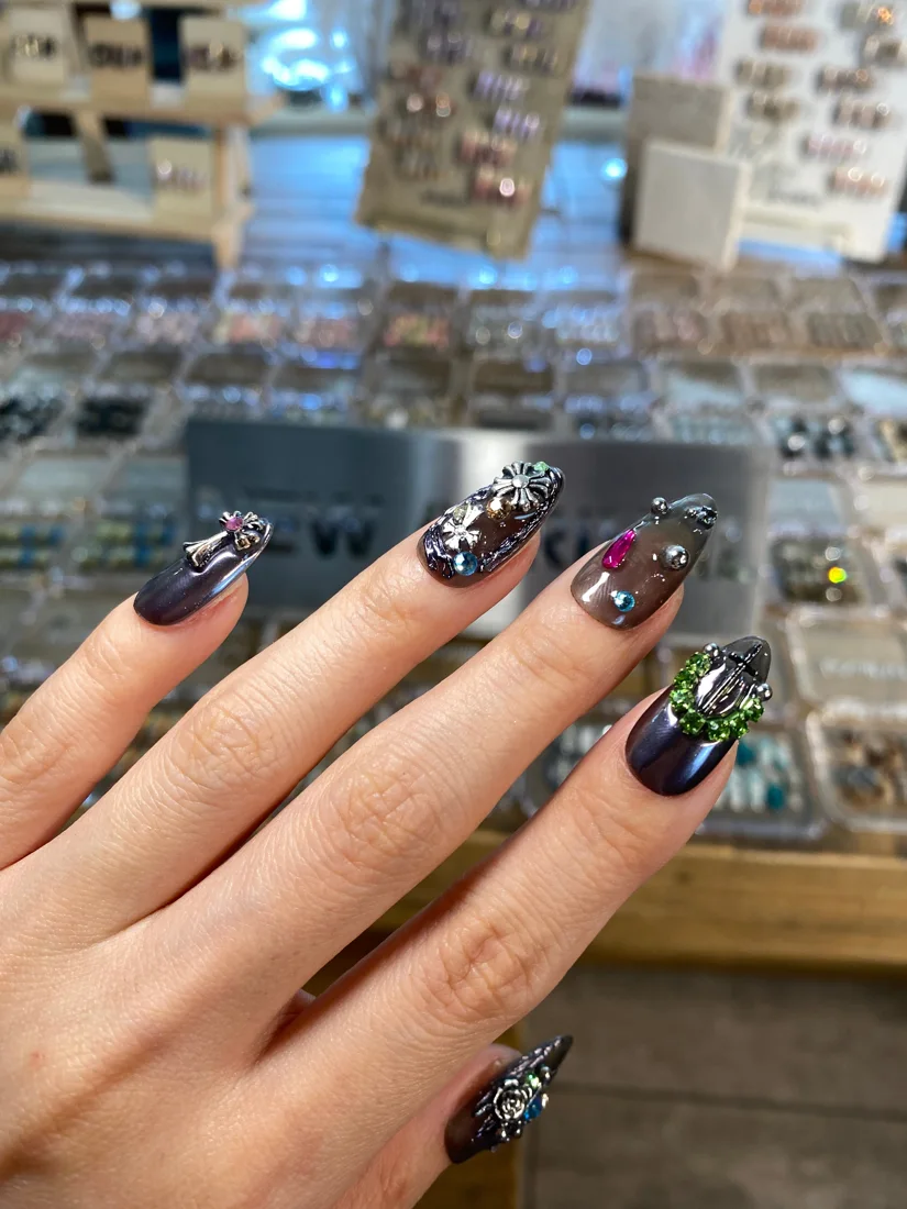Wonderland Press On Nails- Dark detail 5