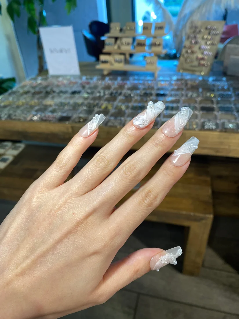 Mini Pearl Press On Nails detail 3