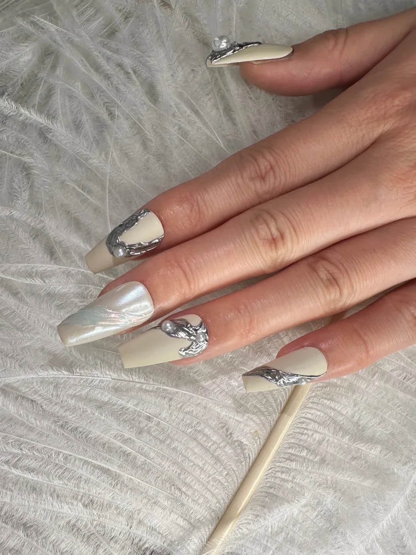Pearl Marble Press On Nails detail 3