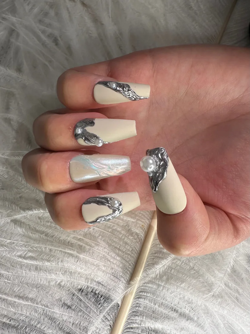 Pearl Marble Press On Nails detail 2