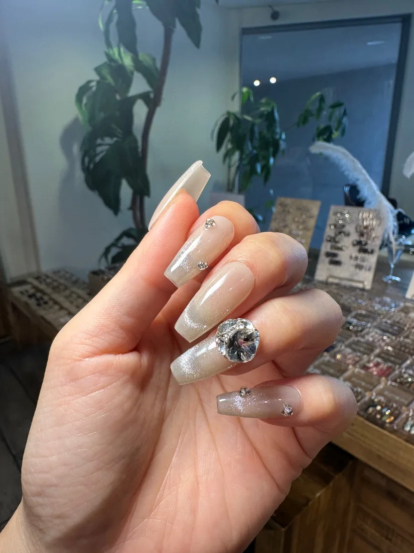 Soft Romance Press On Nails detail 4