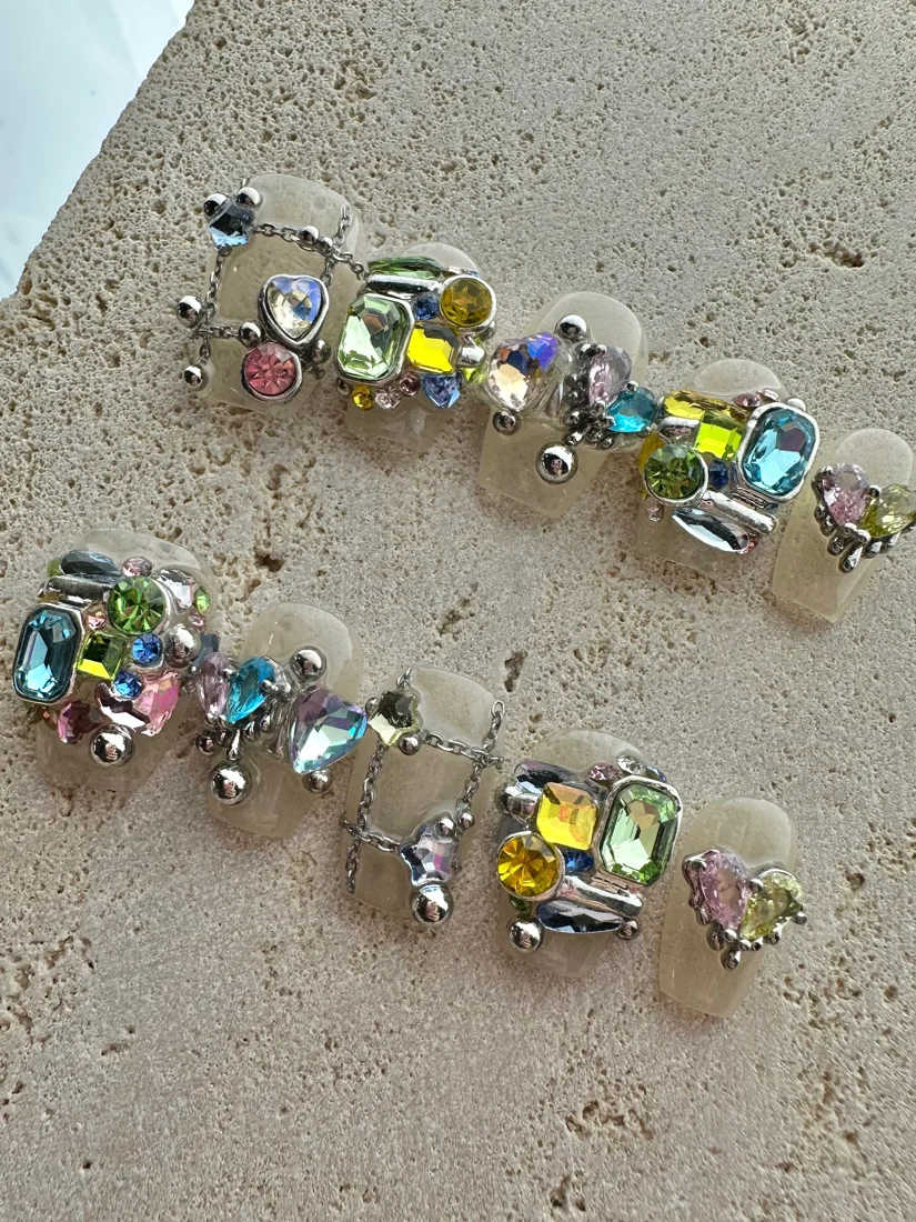 Wonderland Press On Nails detail 5