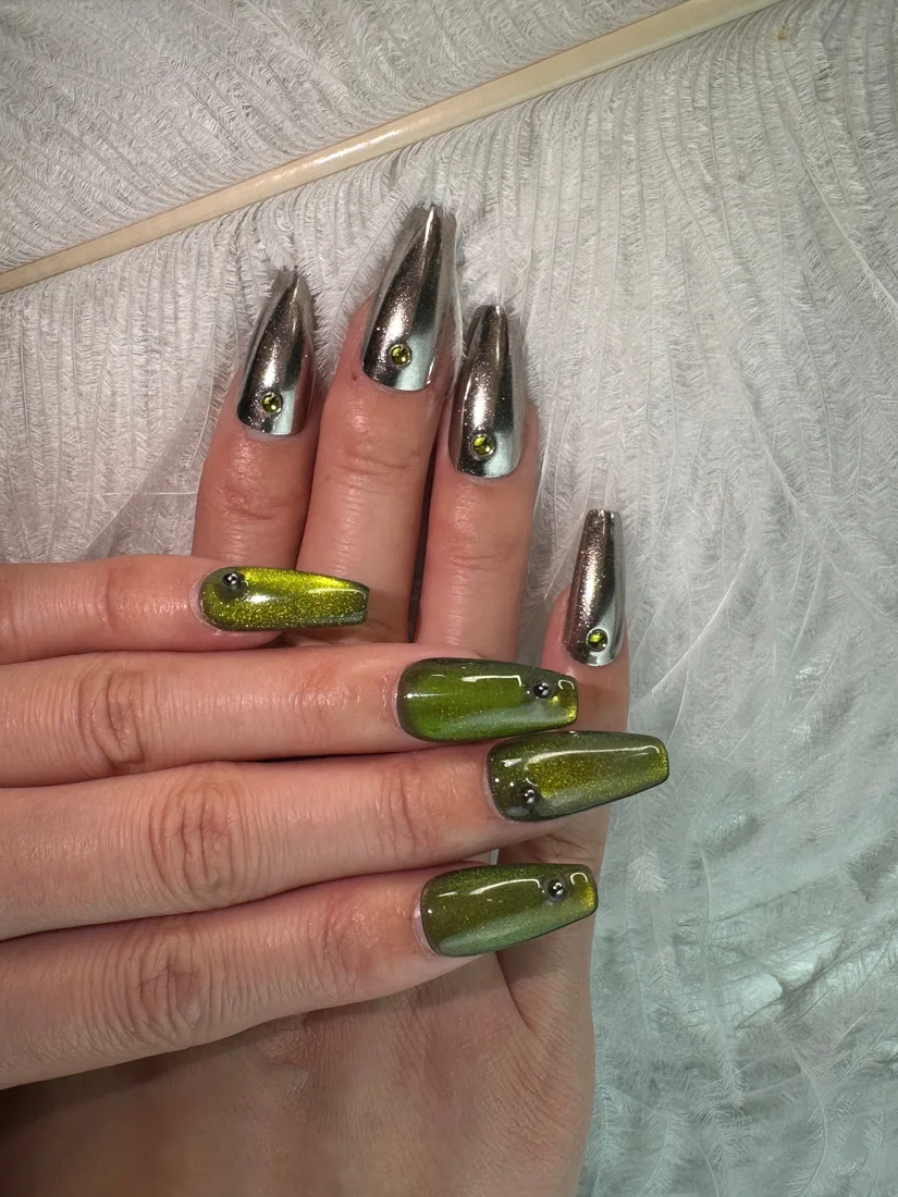 Green Robot Press On Nails detail 4