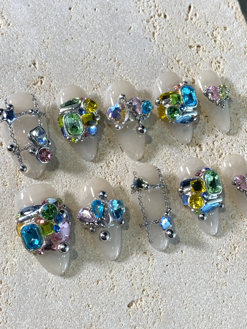 Wonderland Press On Nails detail 4