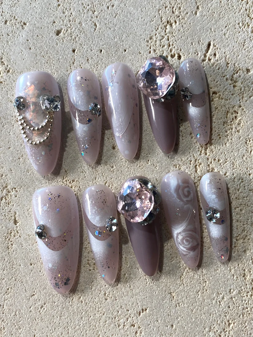 Lavender Rosè Press On Nails detail 3
