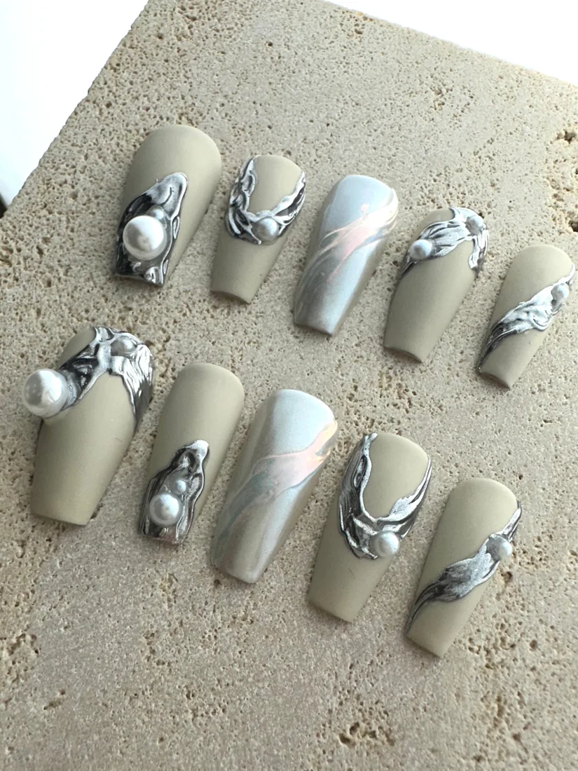 Pearl Marble Press On Nails detail 4