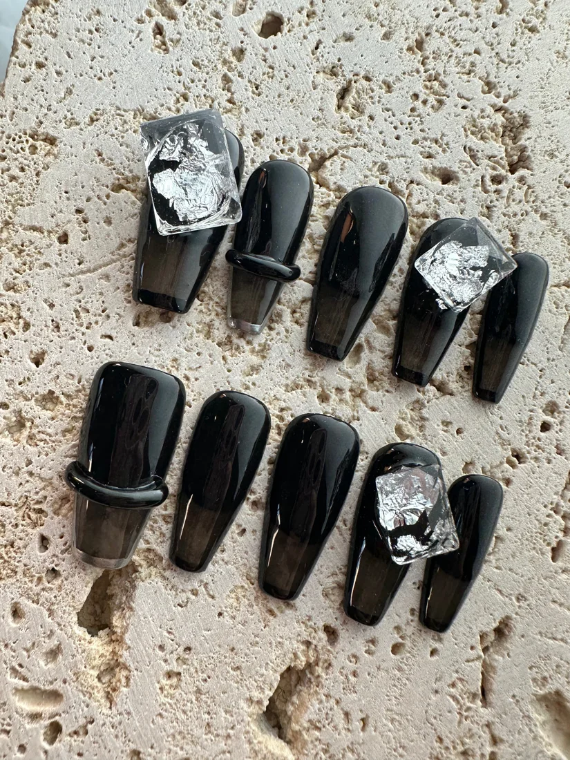 Dark Qube Press On Nails detail 2