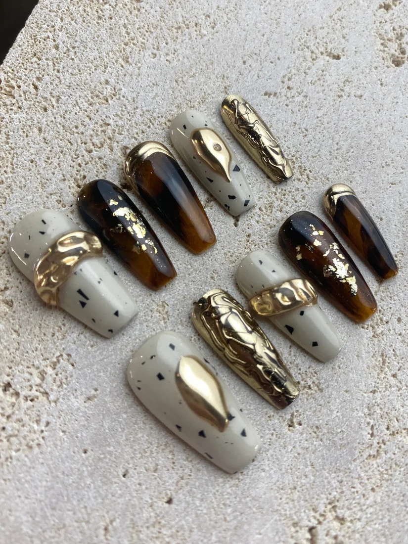 Golden Coffee Press On Nails detail 3