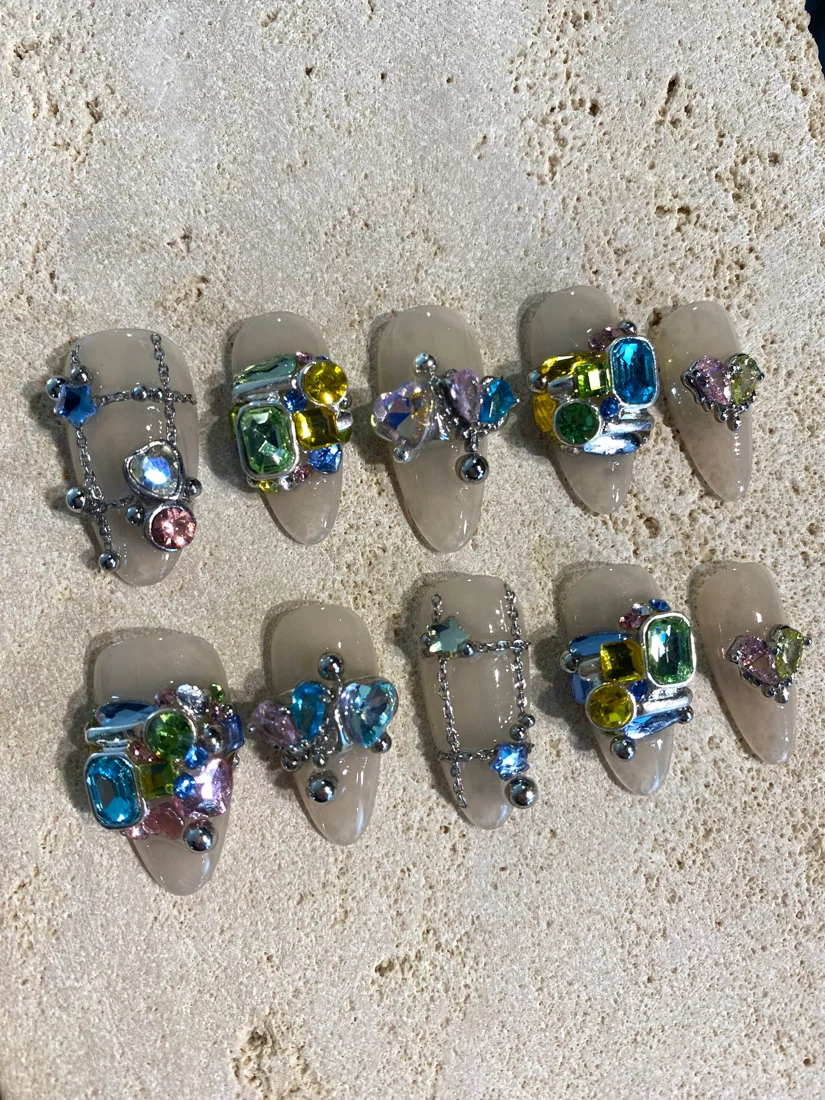 Wonderland Press On Nails detail 6