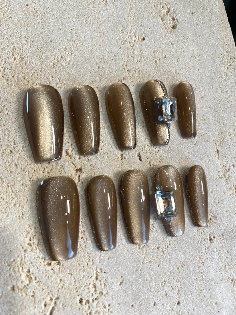 Mocha Cat Eye Press On Nails detail 3