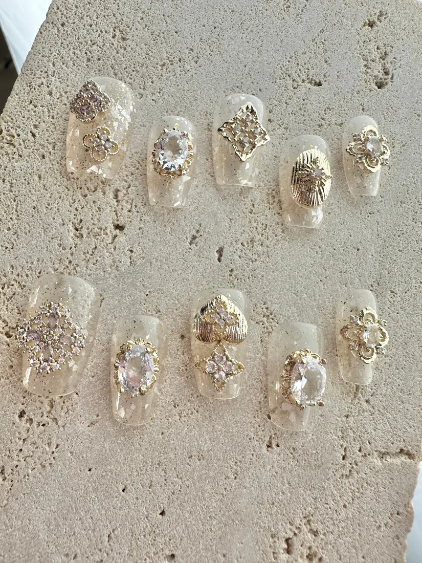 Golden Luxurious Press On Nails detail 4