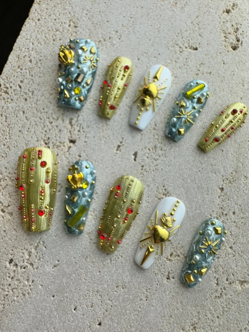 Queen Buccellati Press On Nails detail 3