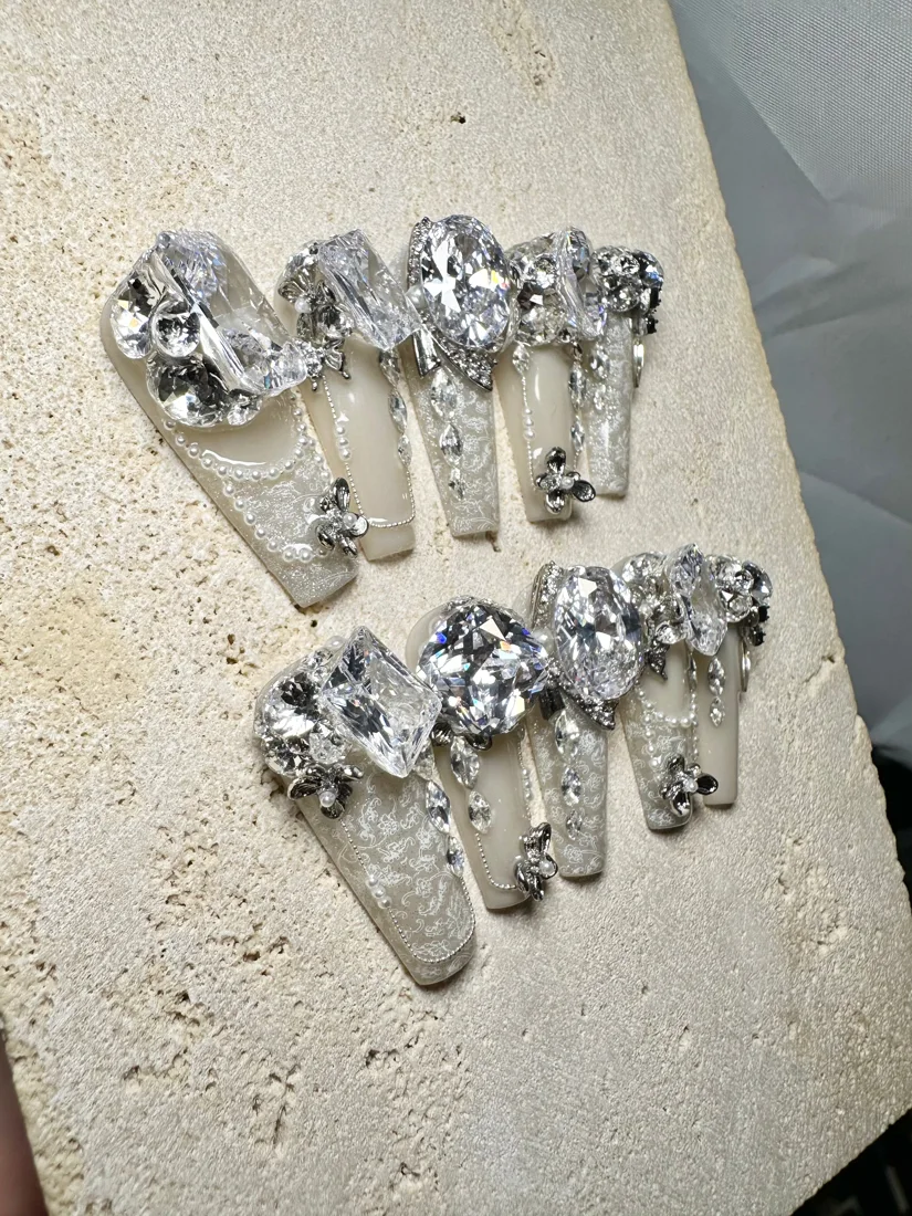 Narnia Queen Press On Nails detail 2