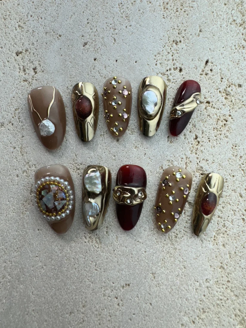 Classy Palace Press On Nails detail 4