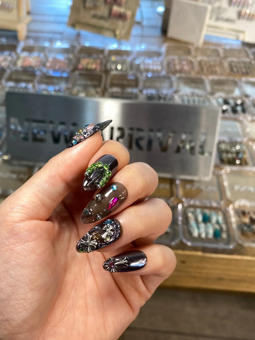 Wonderland Press On Nails- Dark detail 2