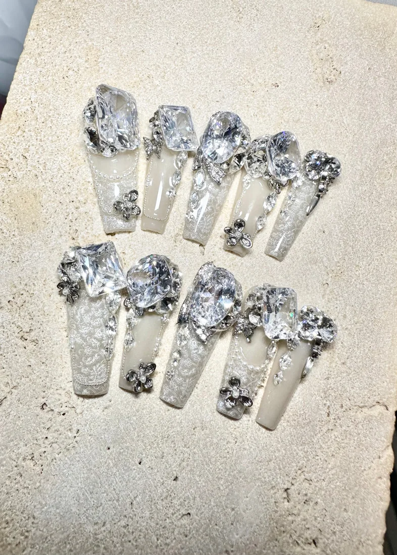 Narnia Queen Press On Nails detail 4