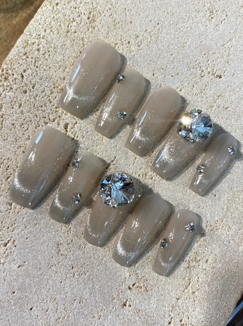 Soft Romance Press On Nails detail 8