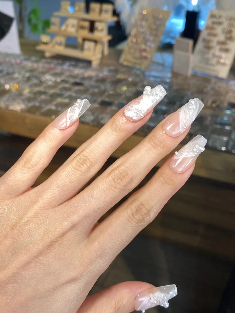 Mini Pearl Press On Nails detail 2