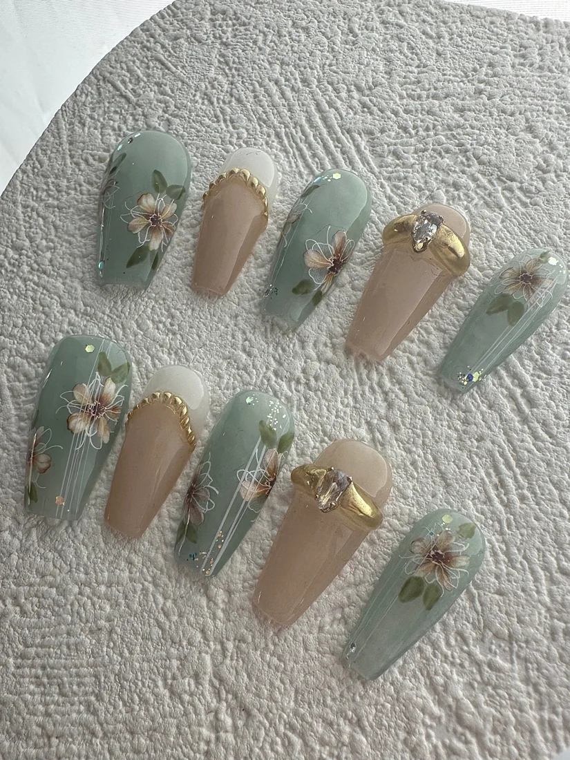 Soft Garden Press On Nails detail 2