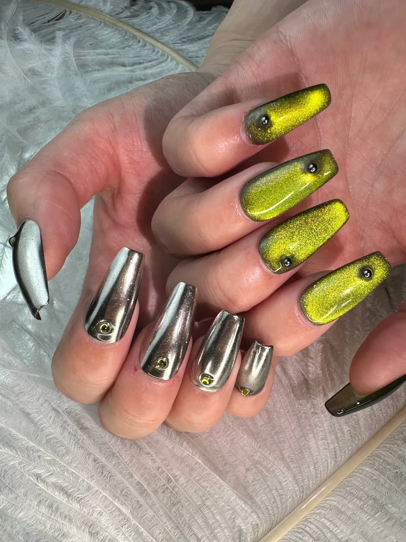 Green Robot Press On Nails detail 5