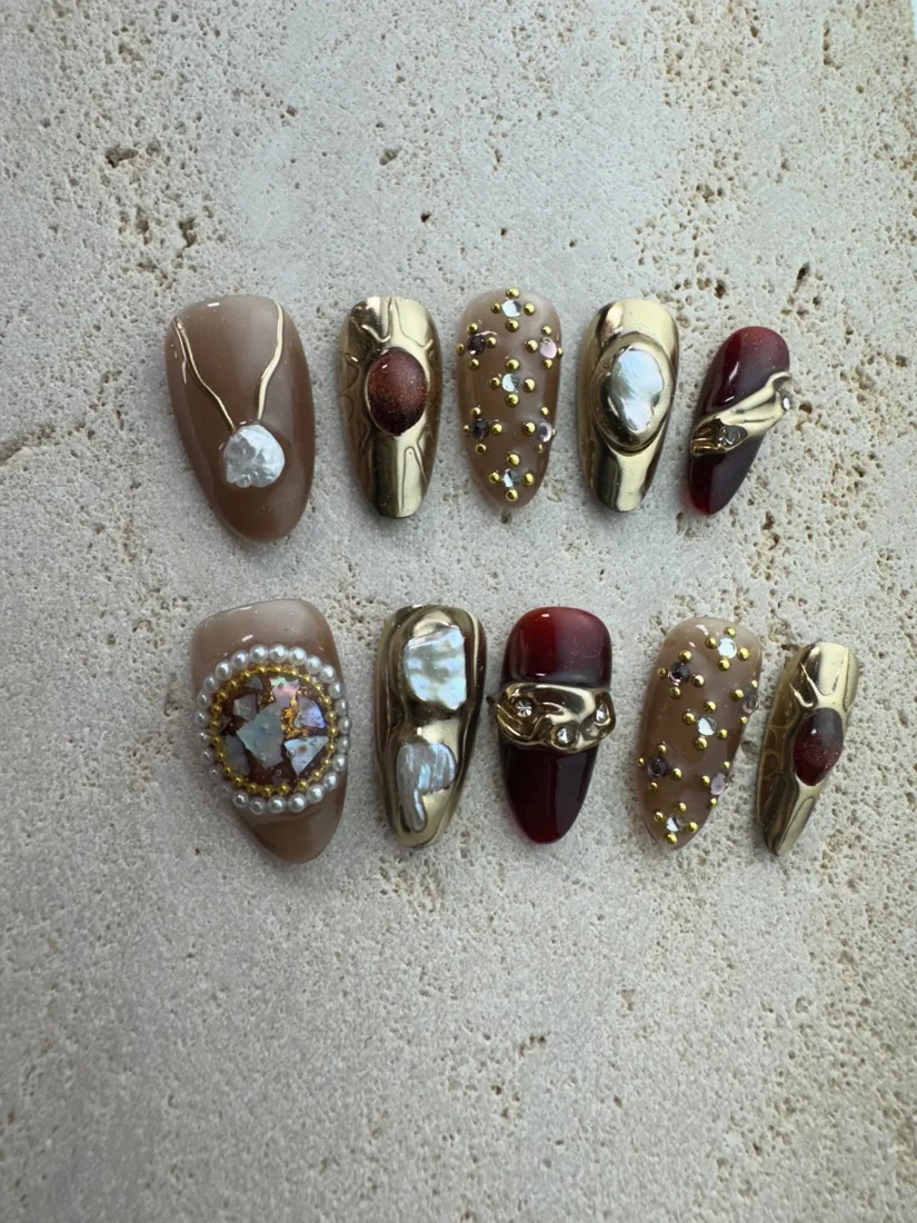 Classy Palace Press On Nails detail 3