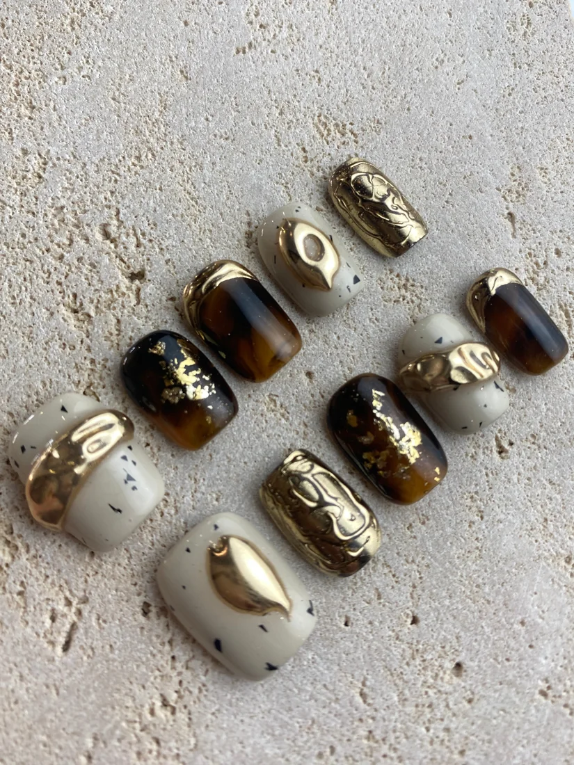 Golden Coffee Press On Nails detail 2