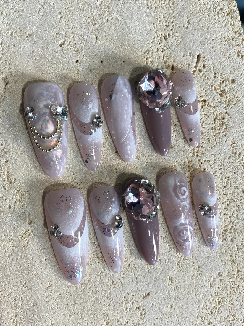 Lavender Rosè Press On Nails detail 2