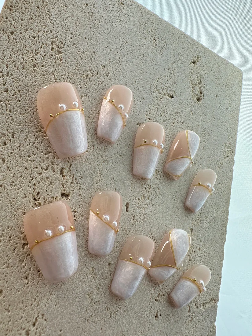 Classic Flower Press On Nails detail 3