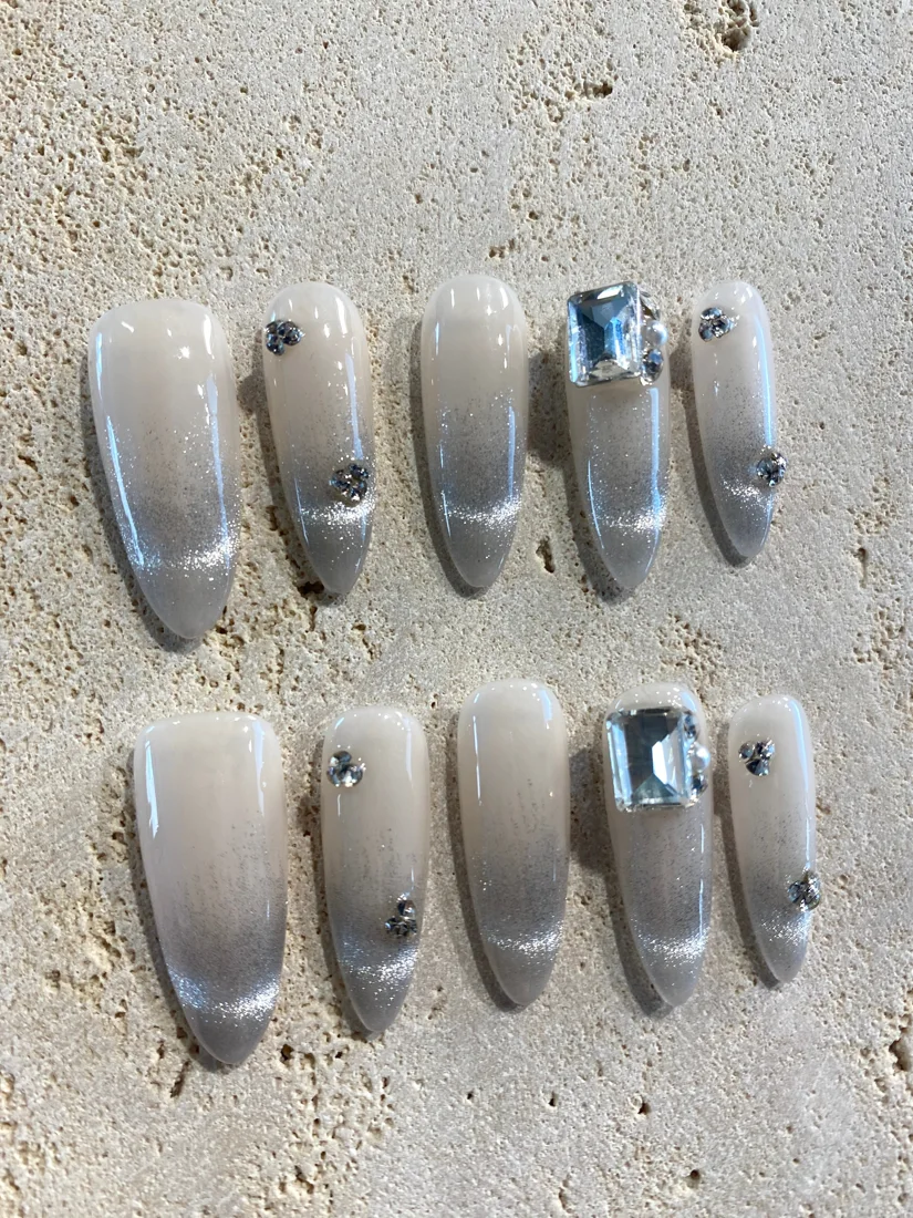 Soft Romance Press On Nails detail 3