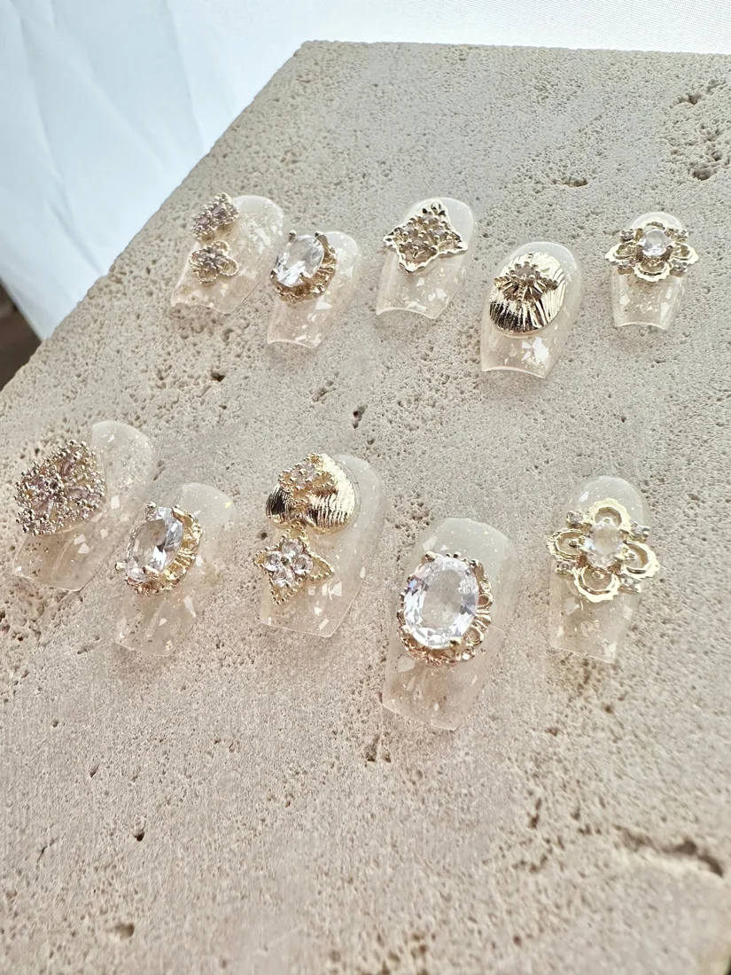 Golden Luxurious Press On Nails detail 2