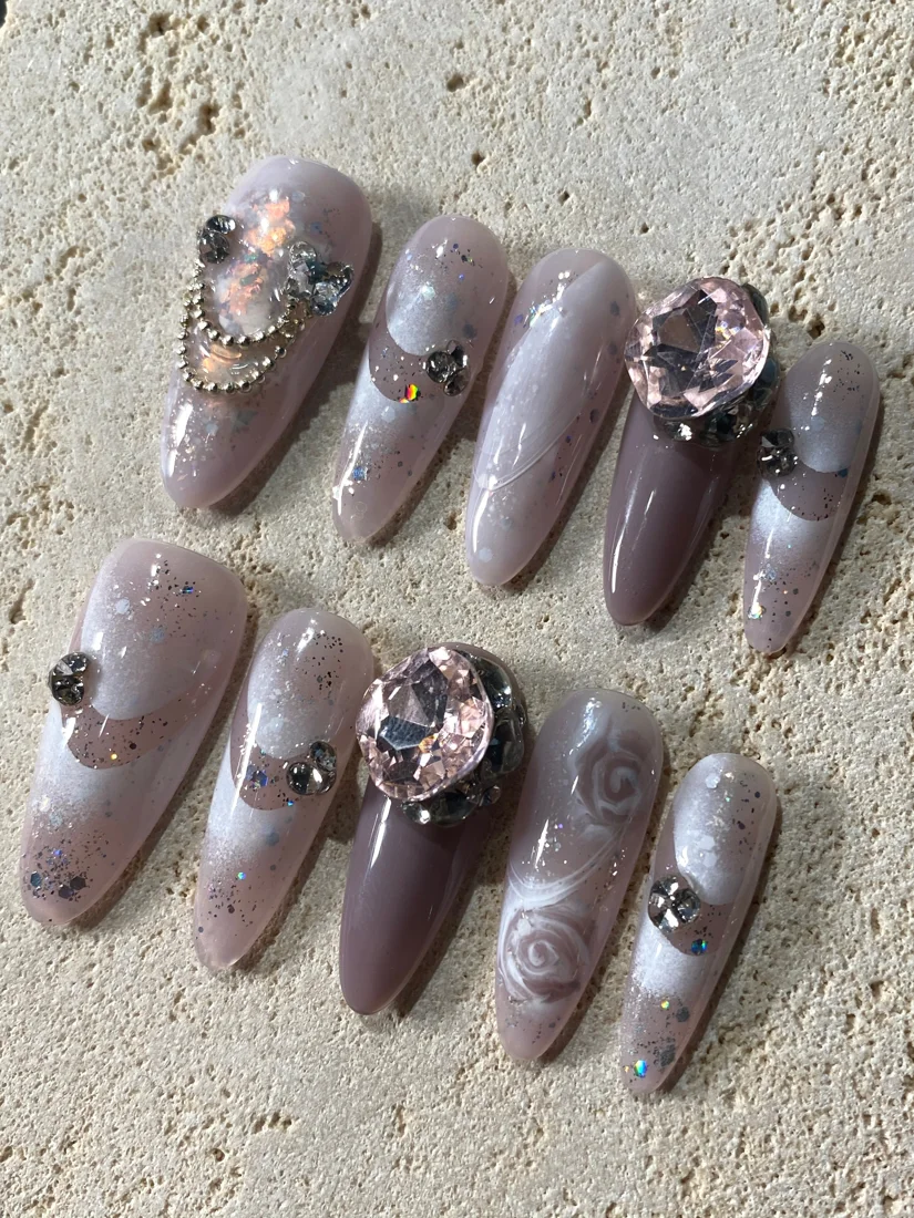 Lavender Rosè Press On Nails detail 4