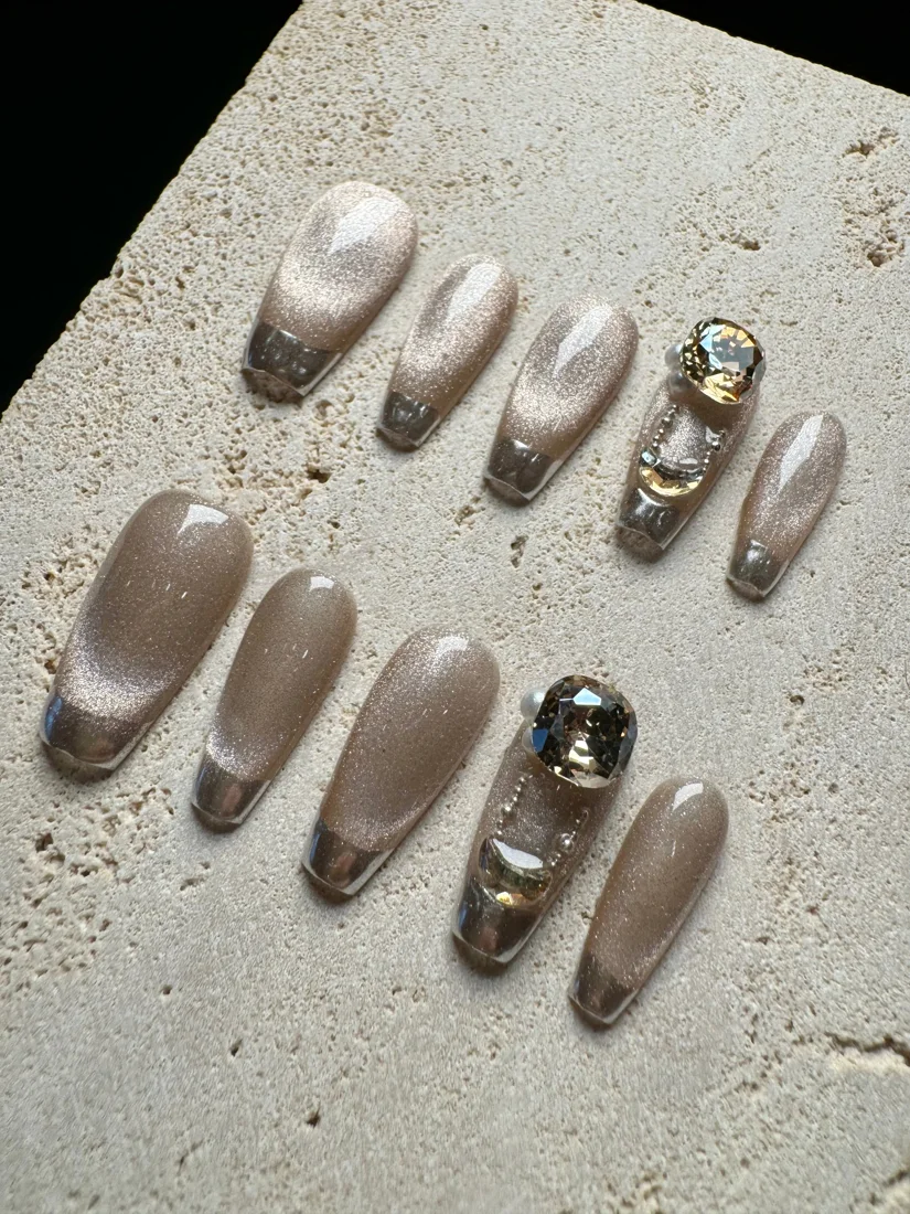 Elegant Chrome Press On Nails detail 4