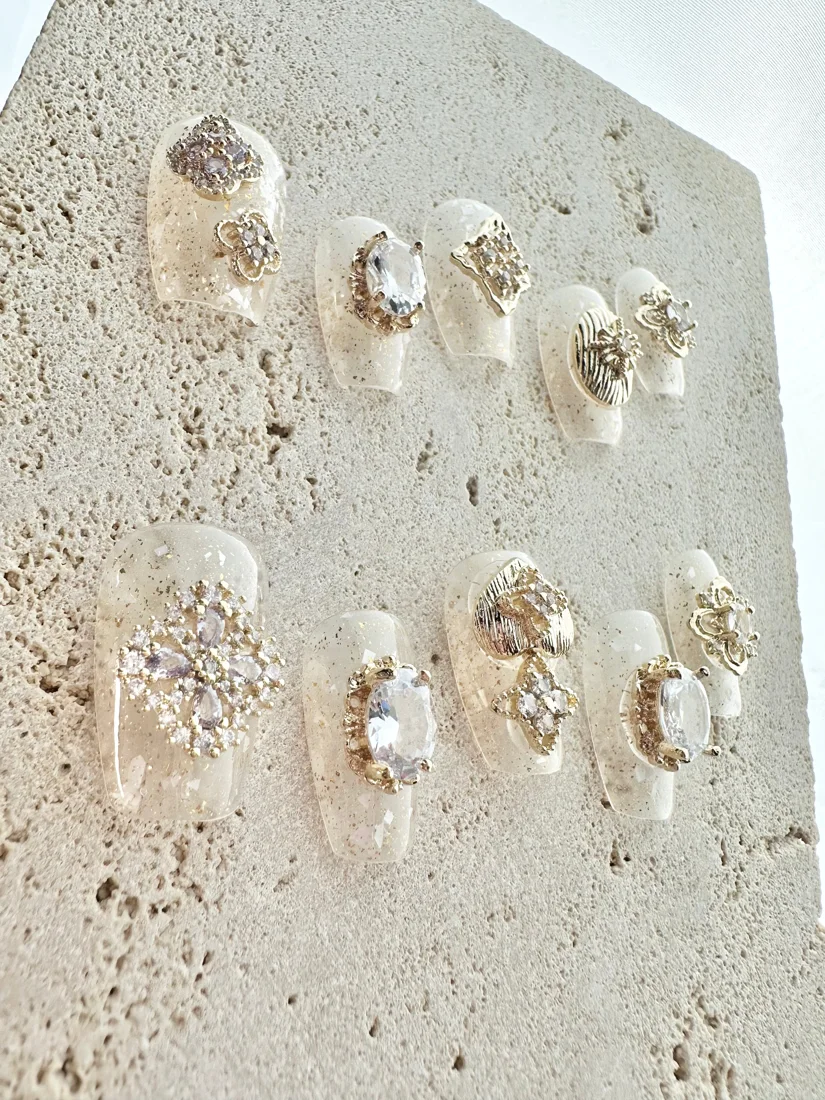 Golden Luxurious Press On Nails detail 3