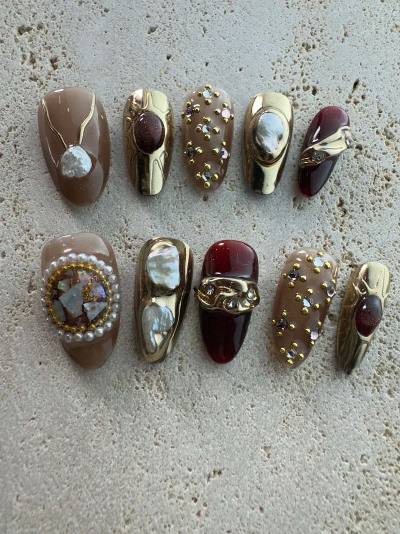 Classy Palace Press On Nails detail 2