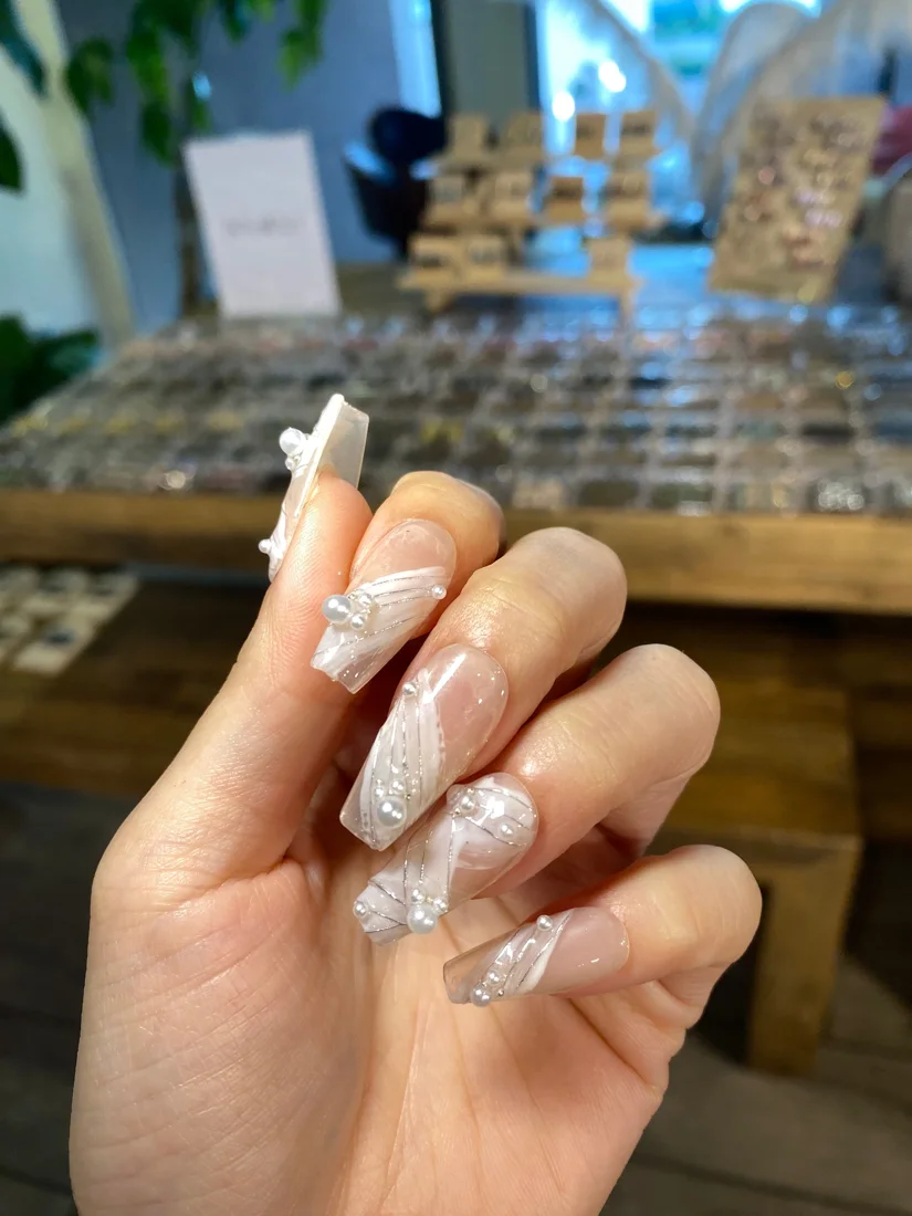 Mini Pearl Press On Nails detail 4