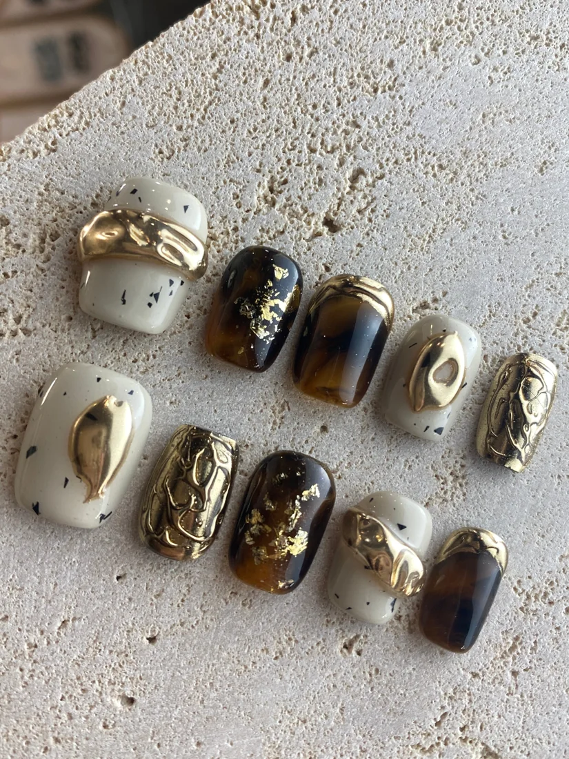 Golden Coffee Press On Nails detail 5