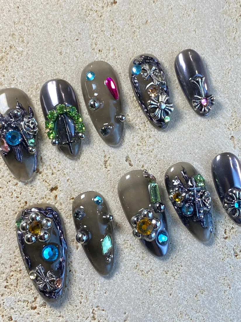 Wonderland Press On Nails- Dark detail 4