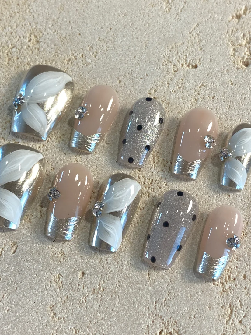 Flower polkdot Press On Nails detail 4