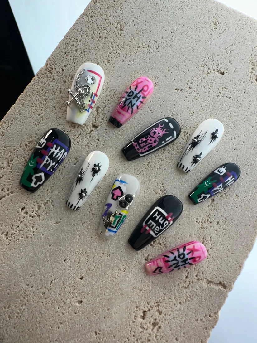 Graffiti Press On Nails-Pink detail 3