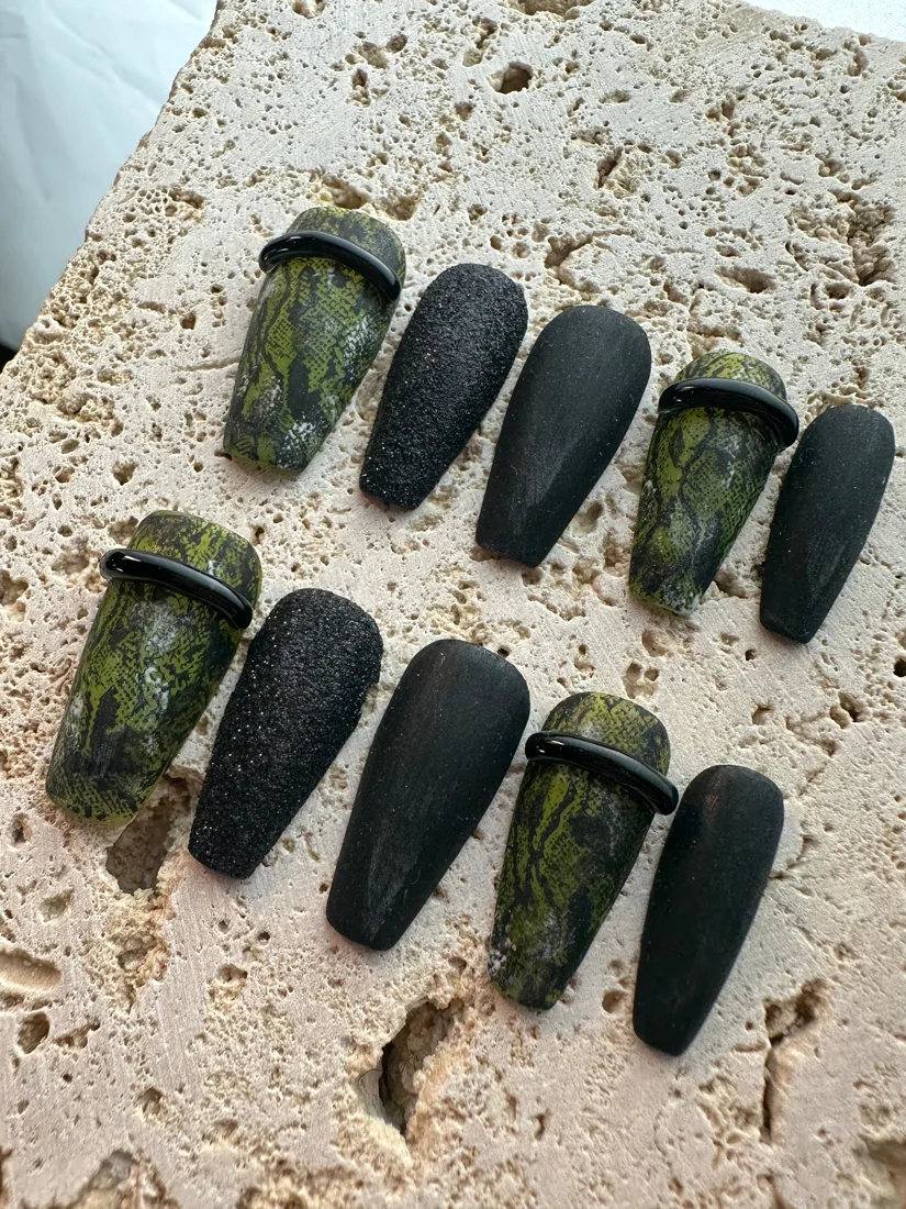 Snake print Press On Nails detail 2